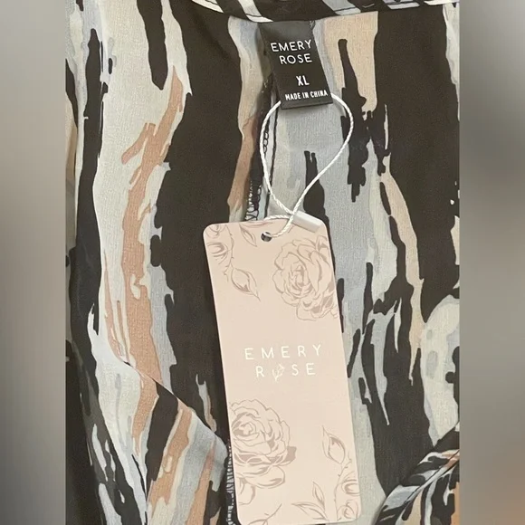 Black and White and beige Ruffled Short Sleeve Blouse - Picture 5 of 7